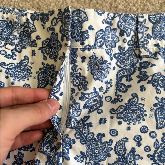 J. McLaughlin Petal Scalloped Shorts Blue White Bandana Paisley Print 6 (31) - Picture 5 of 12